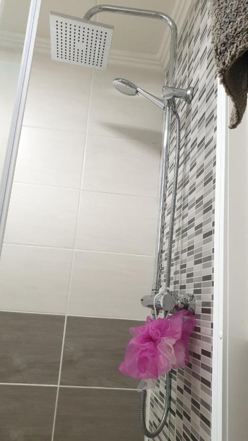 Les Pieds Dans L' Eau Apartment เอมปูเรียบราบา ภายนอก รูปภาพ
