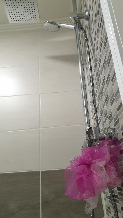 Les Pieds Dans L' Eau Apartment เอมปูเรียบราบา ภายนอก รูปภาพ