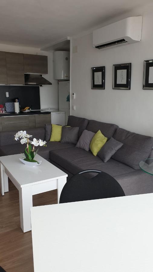 Les Pieds Dans L' Eau Apartment เอมปูเรียบราบา ภายนอก รูปภาพ