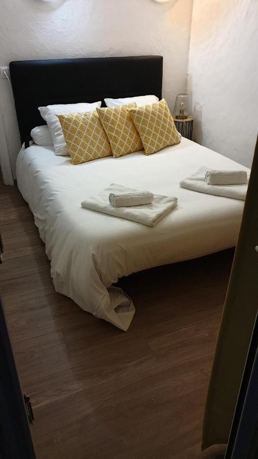 Les Pieds Dans L' Eau Apartment เอมปูเรียบราบา ภายนอก รูปภาพ