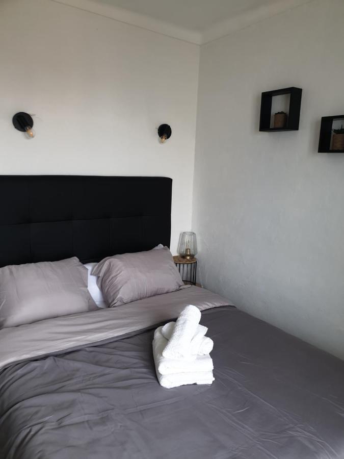 Les Pieds Dans L' Eau Apartment เอมปูเรียบราบา ภายนอก รูปภาพ